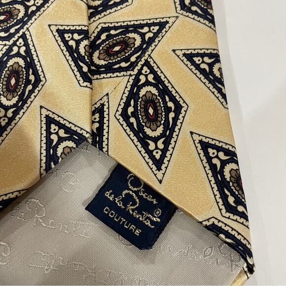 Oscar de la‎ Renta Silk Cream Triangle Geometric Print Tie - Picture 4 of 5